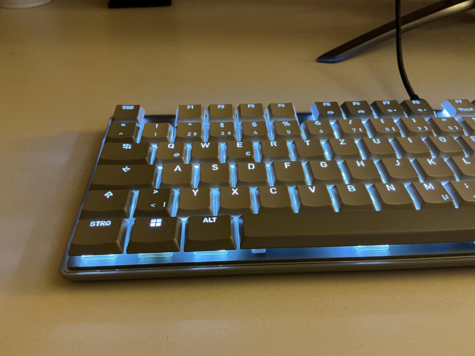 Sehr gute Tastatur, aber die Beleuchtung könnte heller sein