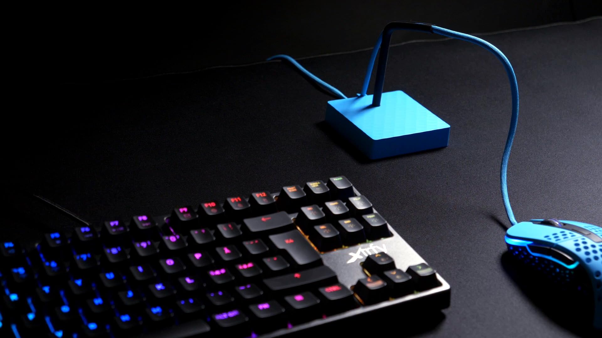 cherry-xtrfy-b4-maus-bungee-flexibler-silikonarm-stabiler-standfu-miami-blue image 2