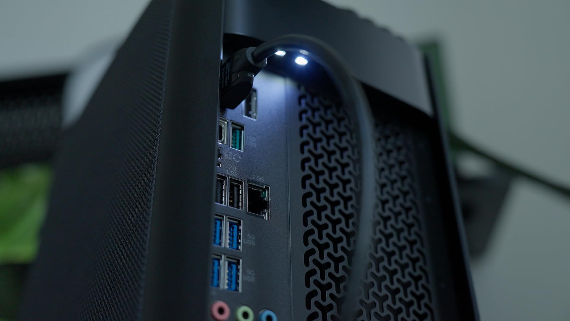 corsair-one-a600-gaming-pc-fl-ssigkeitsgek-hlter-amd-ryzen-7-9800x3d-rtx-5080-64 image 6