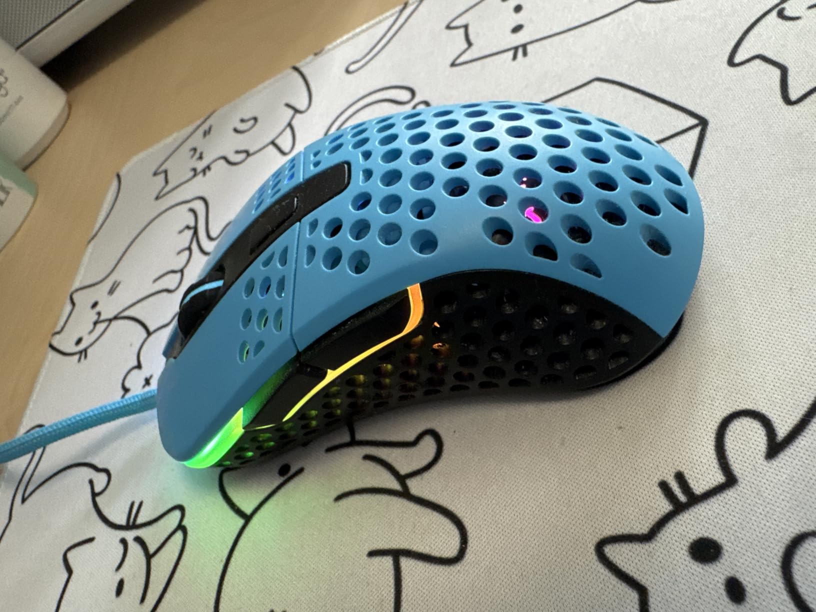 Gute Maus, aber das Kabel stört etwas
