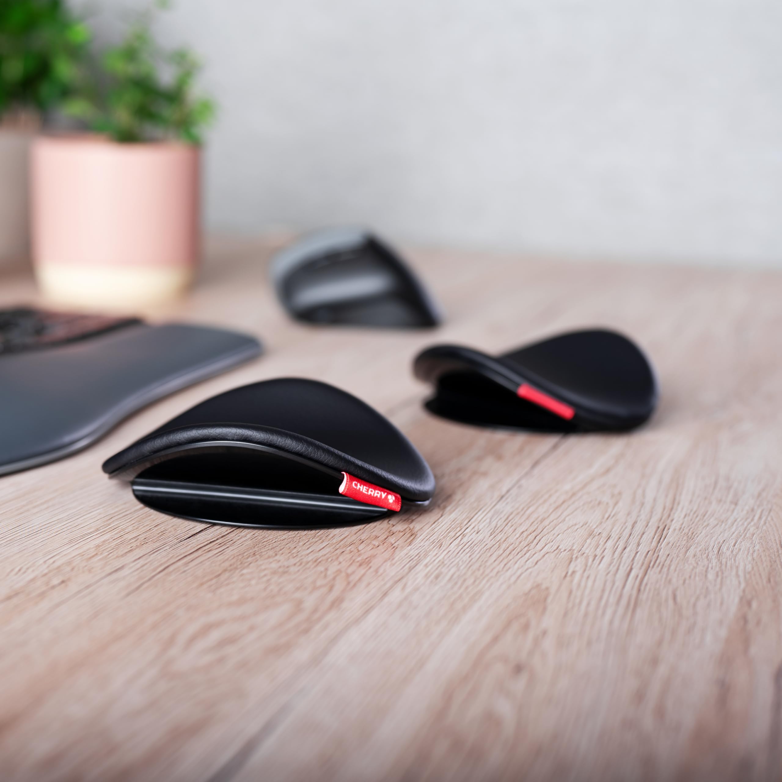 cherry-slidepad-ergo-gleitende-armauflage-f-r-maus-tastatur-igr-zertifiziert-sch image 2