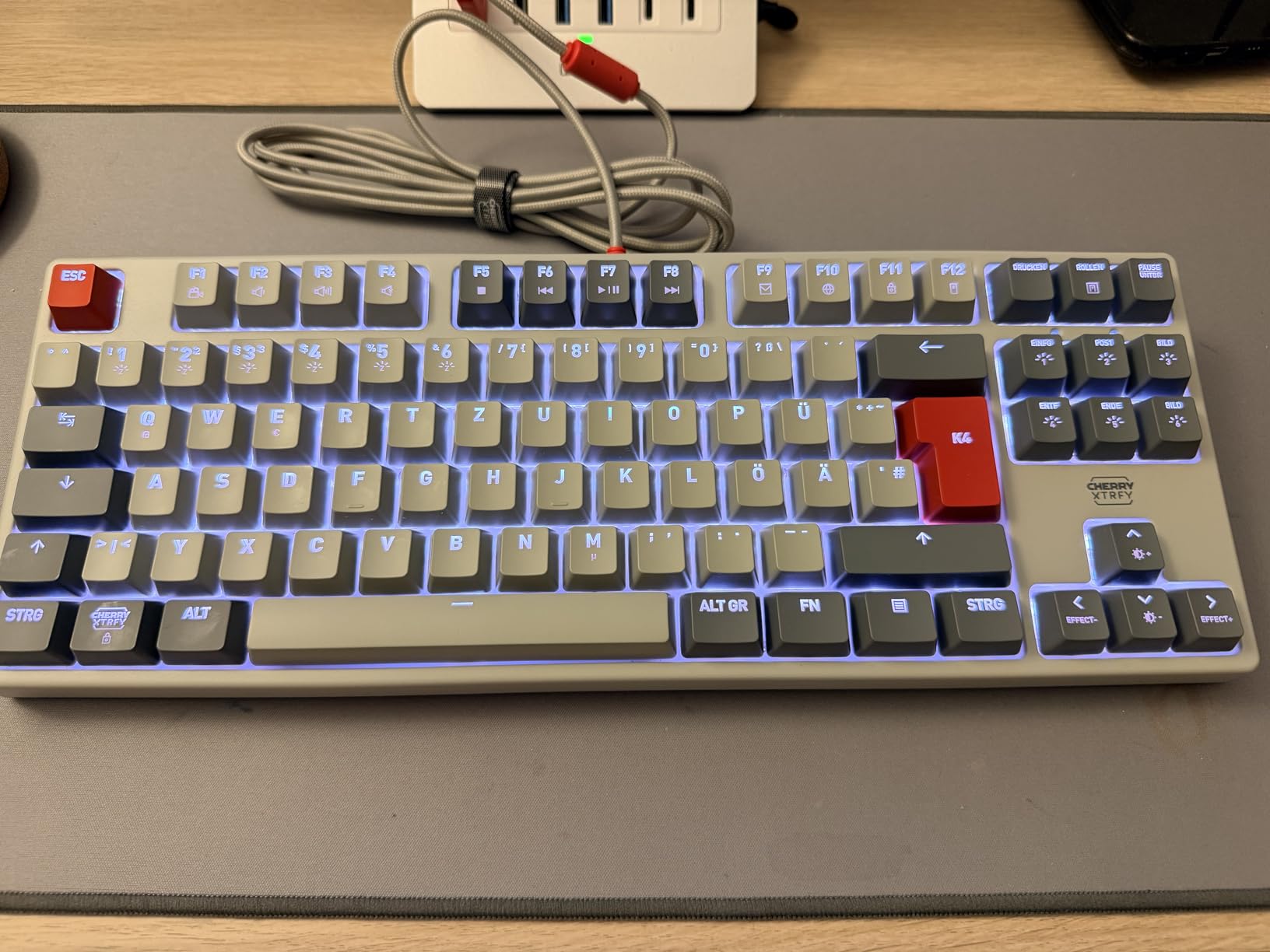Gute Tastatur, aber etwas laut