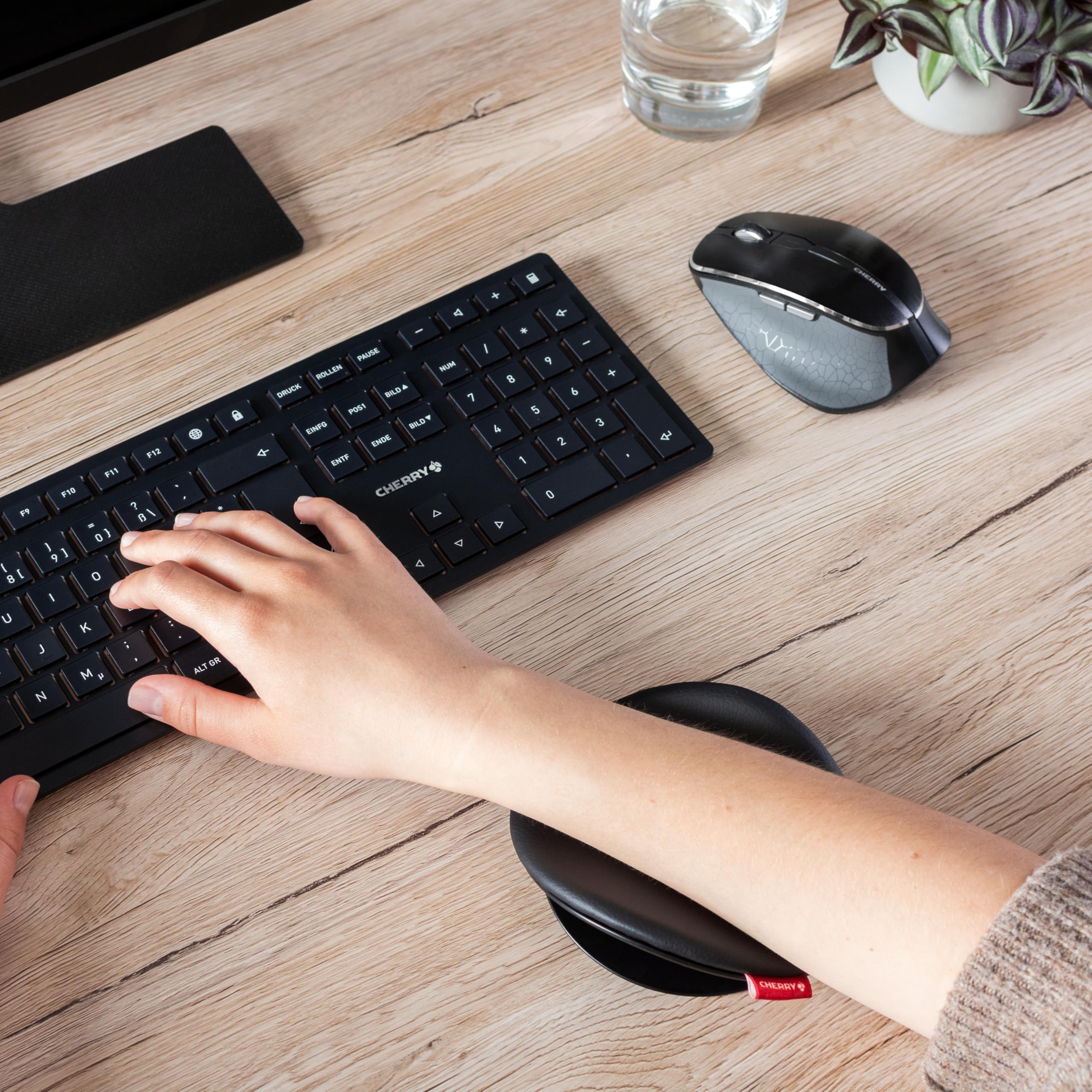 cherry-slidepad-ergo-gleitende-armauflage-f-r-maus-tastatur-igr-zertifiziert-sch image 3